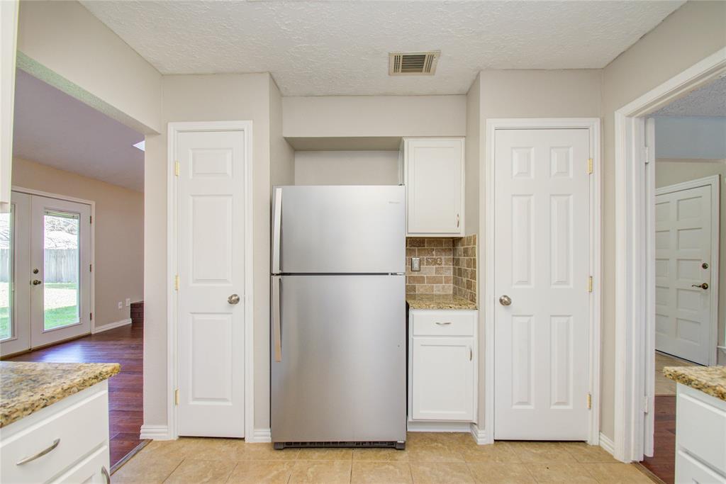 2507 Whispering Springs Drive, Spring, Texas image 13