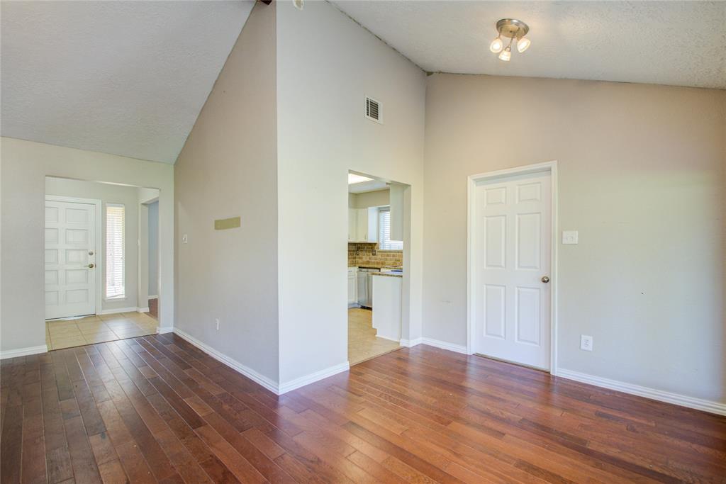 2507 Whispering Springs Drive, Spring, Texas image 9