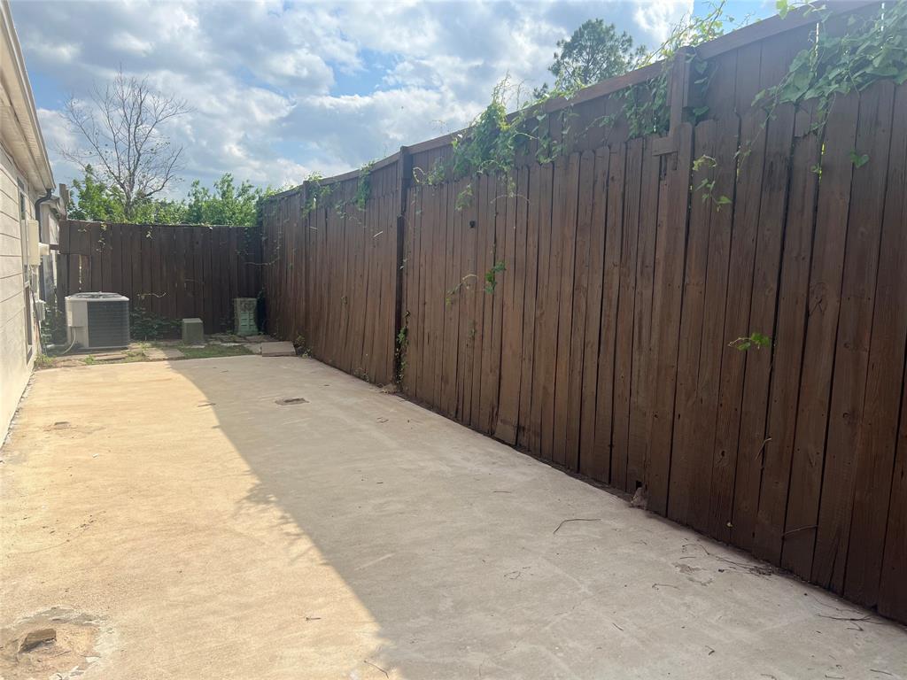 8814 Beau Monde Drive, Houston, Texas image 17