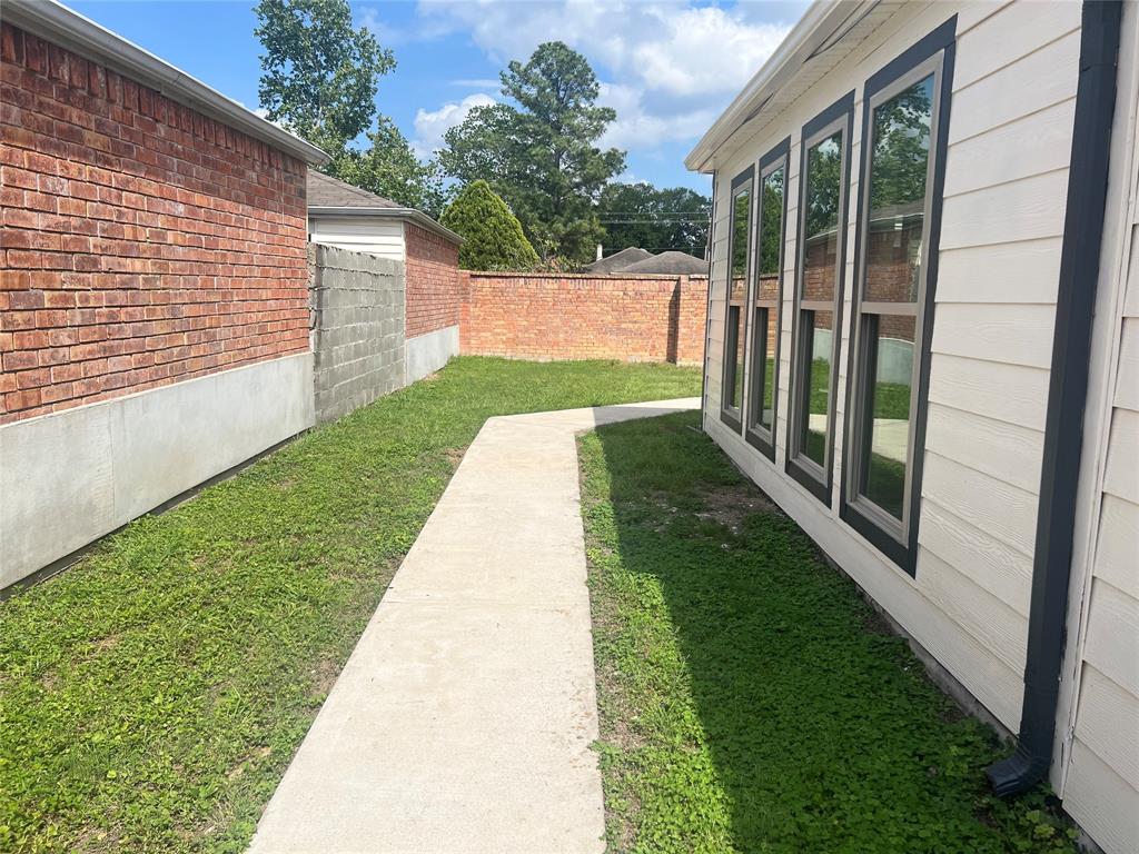8814 Beau Monde Drive, Houston, Texas image 19