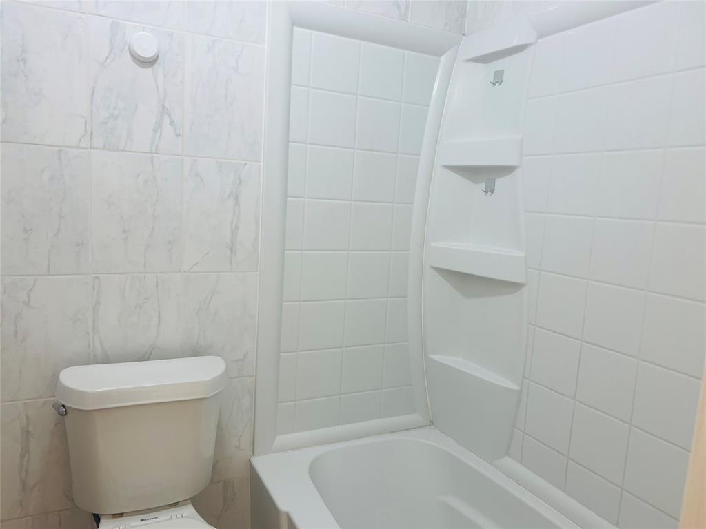 8814 Beau Monde Drive, Houston, Texas image 13