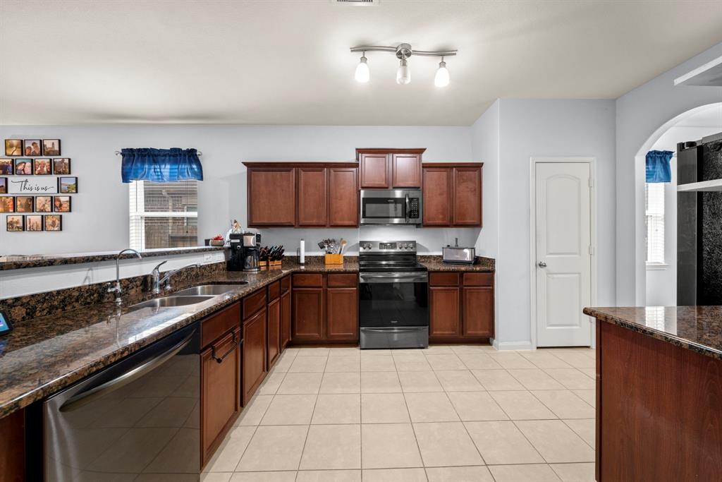 12035 Powderhorn Lane, Pinehurst, Texas image 4