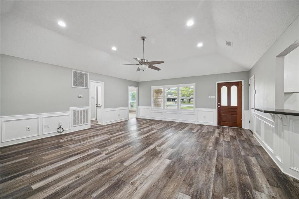1613 Willow View Street, La Porte, Texas image 6