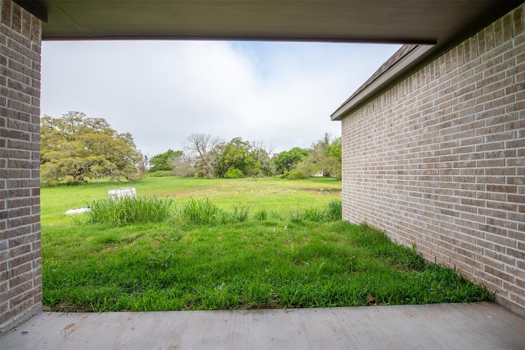 632 Mill Road, Angleton, Texas image 6