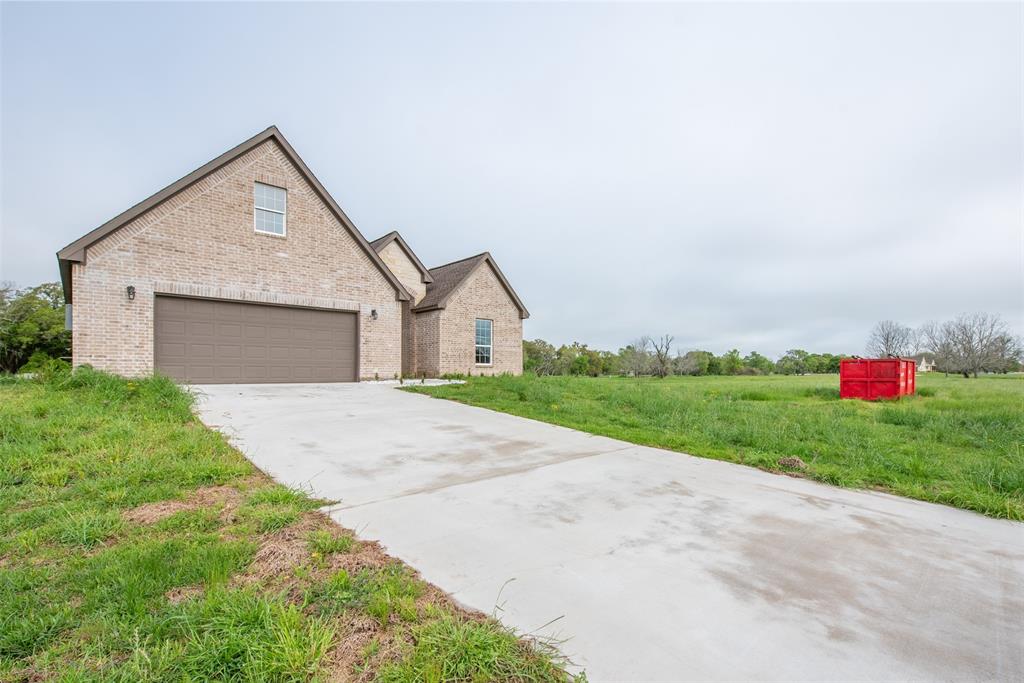 632 Mill Road, Angleton, Texas image 1