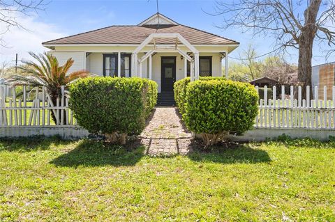 Photo of 608 Miller Street, Anahuac, TX 77514 (MLS # 65835486)