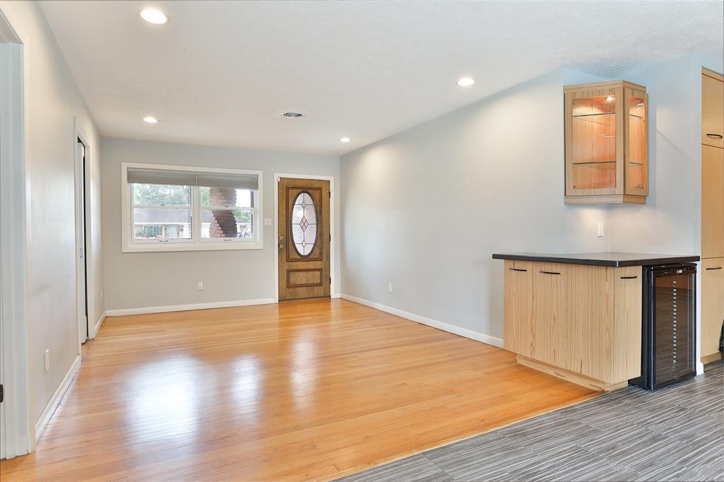2427 Willowby Drive, Houston, Texas image 5