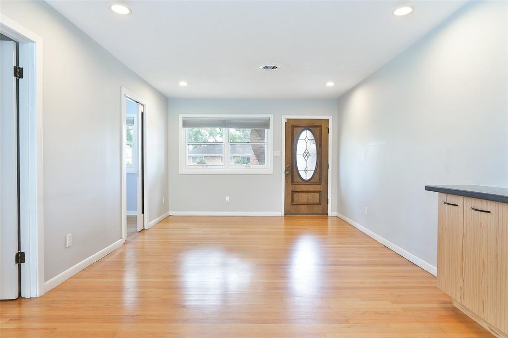 2427 Willowby Drive, Houston, Texas image 4