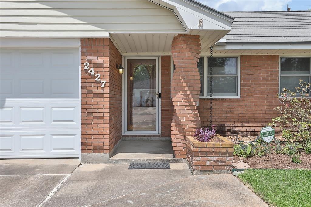 2427 Willowby Drive, Houston, Texas image 3