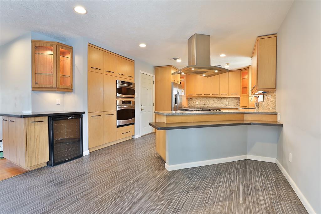 2427 Willowby Drive, Houston, Texas image 7