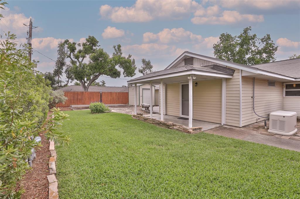 2427 Willowby Drive, Houston, Texas image 27
