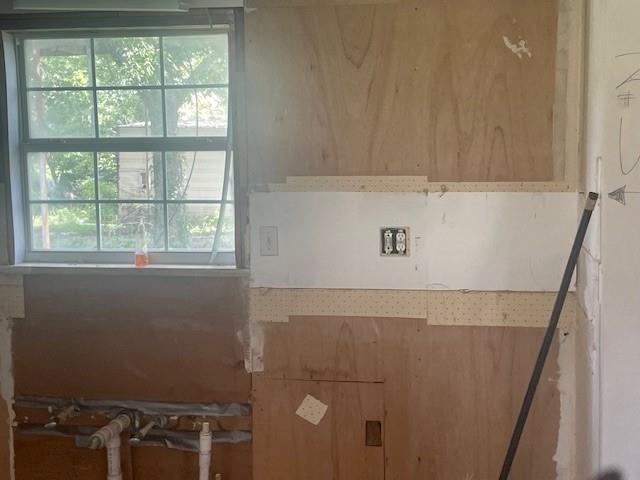 Photo 13 of 14 of 1618 Gault Road house