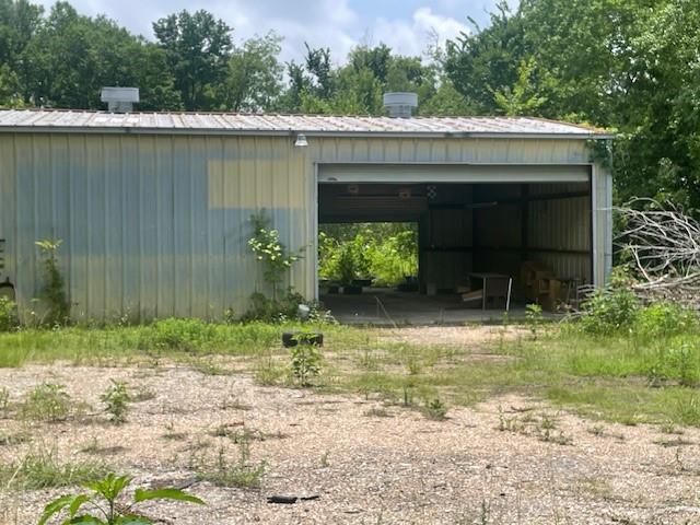 Photo 10 of 14 of 1618 Gault Road house