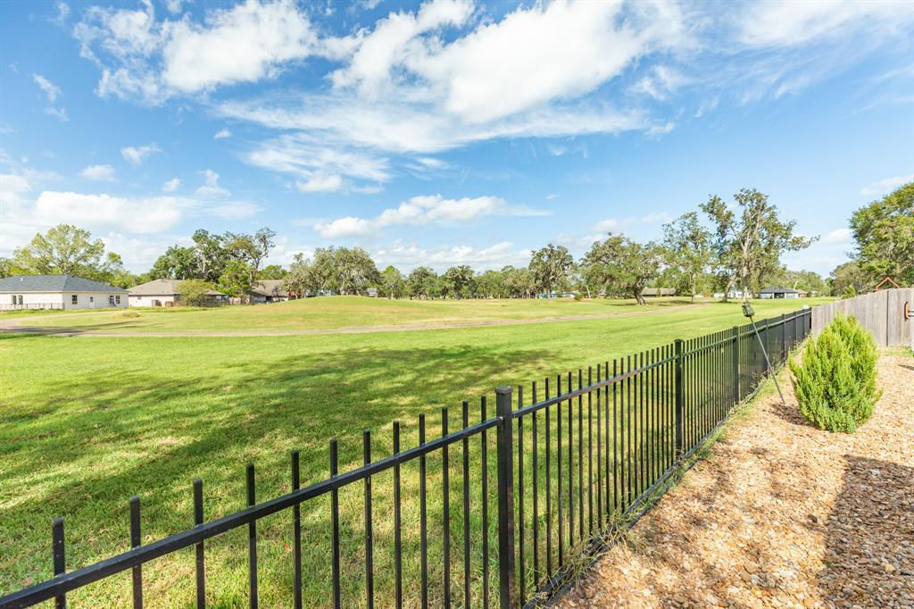 2308 Shalmar Drive, West Columbia, Texas image 32