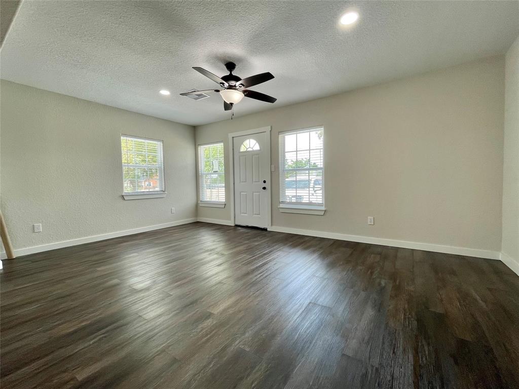 527 W 4th Street, Freeport, Texas image 4