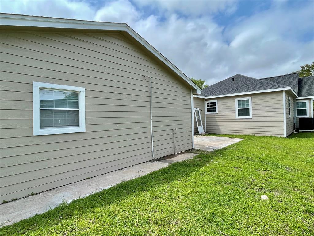 527 W 4th Street, Freeport, Texas image 36