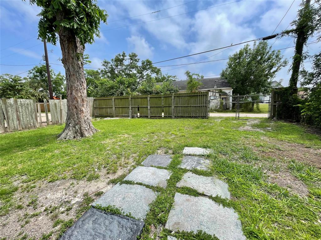 527 W 4th Street, Freeport, Texas image 38