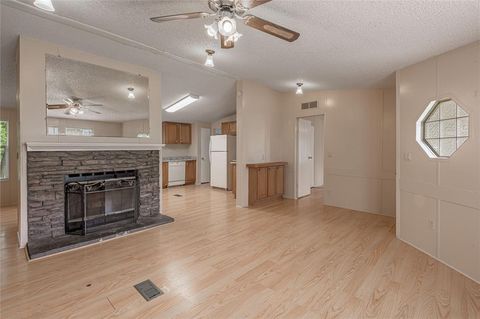 Photo of 1323 Avenue E, Huntsville, TX 77340 (MLS # 68024423)
