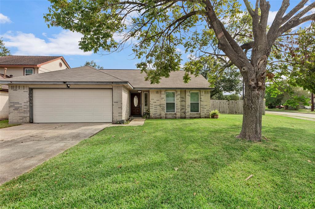 10900 Mulberry Court, La Porte, Texas image 1