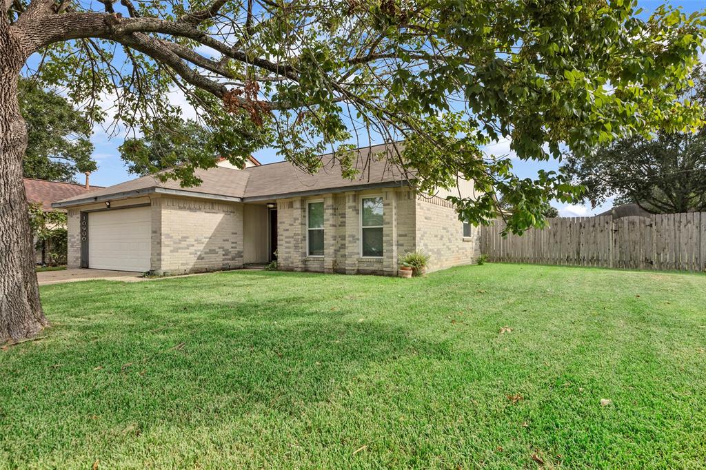 10900 Mulberry Court, La Porte, Texas image 2