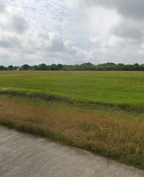 Photo of 507 Chuckwagon Trail, Angleton, TX 77515 (MLS # 63962446)