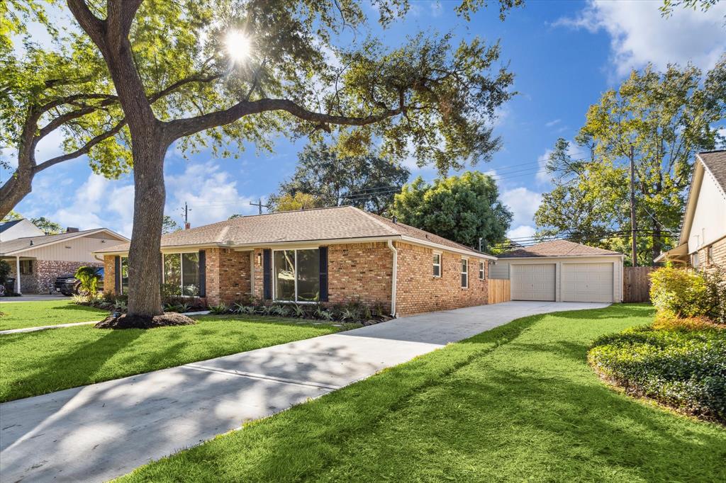 2306 Walnut Bend Lane