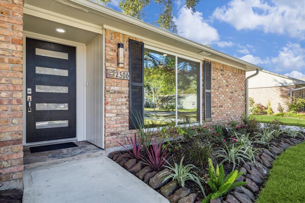 2306 Walnut Bend Lane