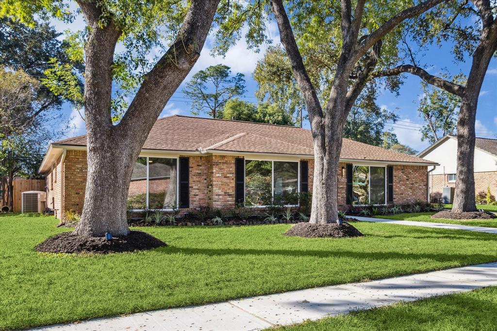 2306 Walnut Bend Lane