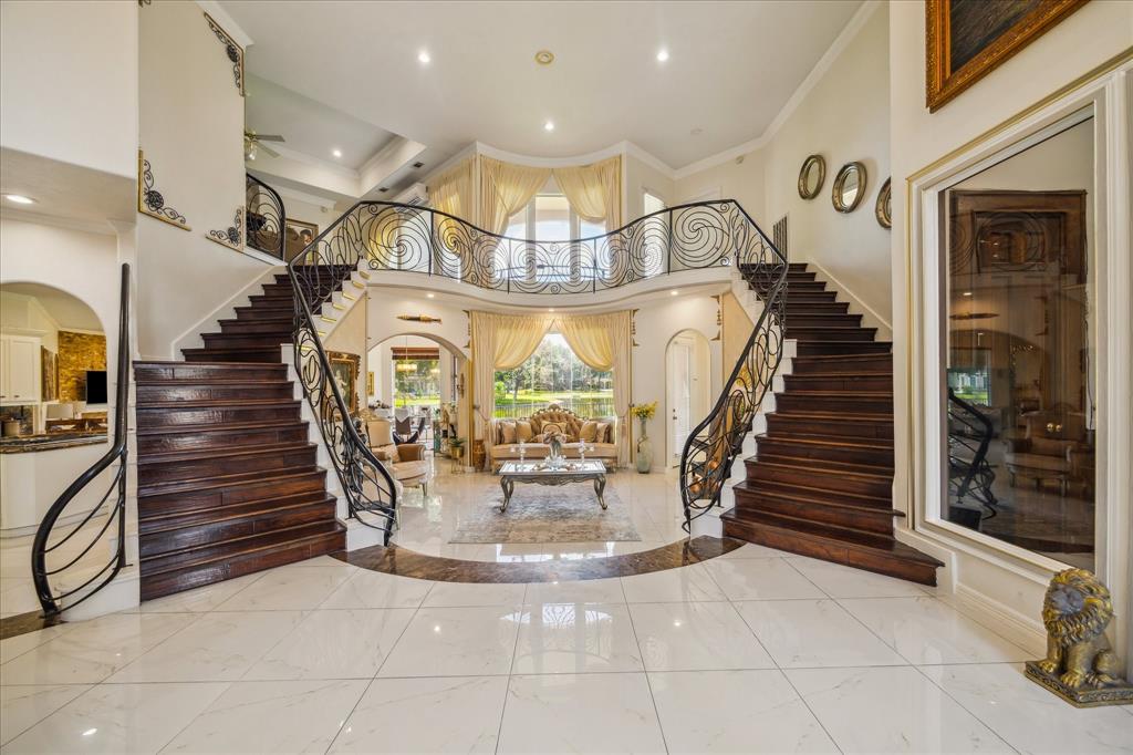 14 Lake Mist Court