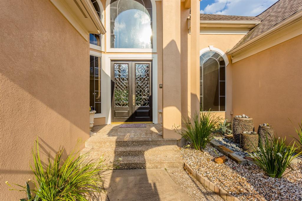14 Lake Mist Court