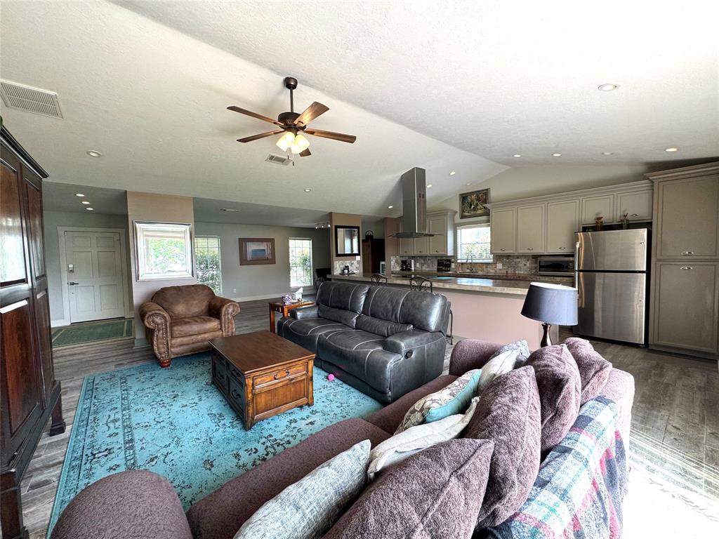 528 Indian Hill Boulevard, Livingston, Texas image 4
