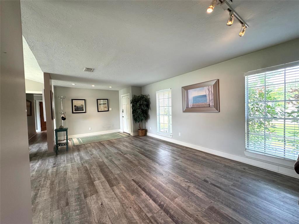 528 Indian Hill Boulevard, Livingston, Texas image 9