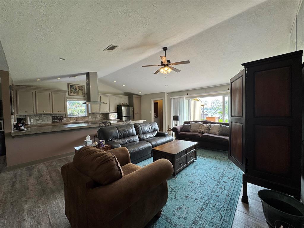 528 Indian Hill Boulevard, Livingston, Texas image 3