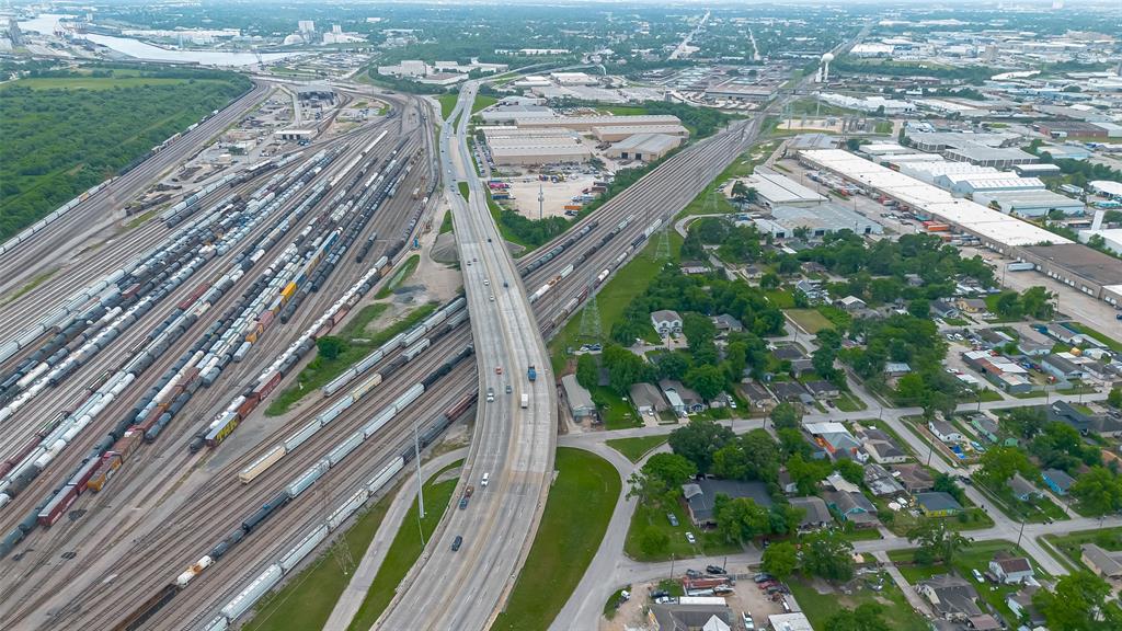 Harbor Drive, Houston, Texas image 12