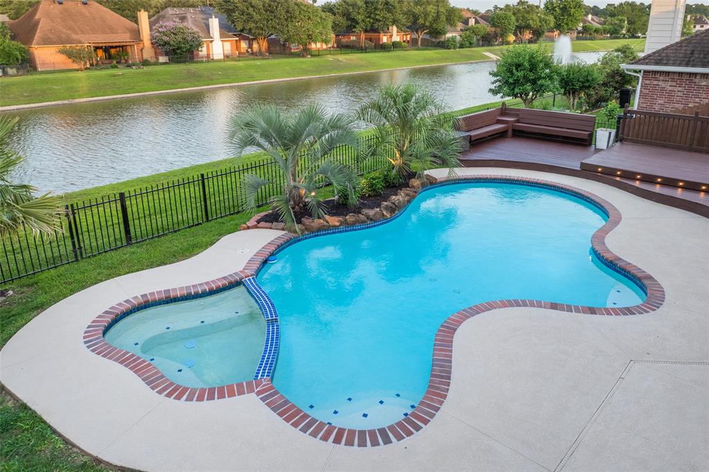 15530 Downford Drive, Tomball, Texas image 28