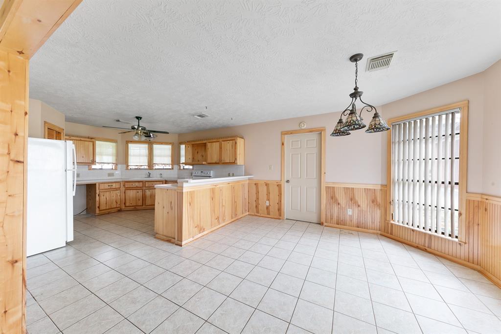 223 Sparkling Water Drive, Huffman, Texas image 8