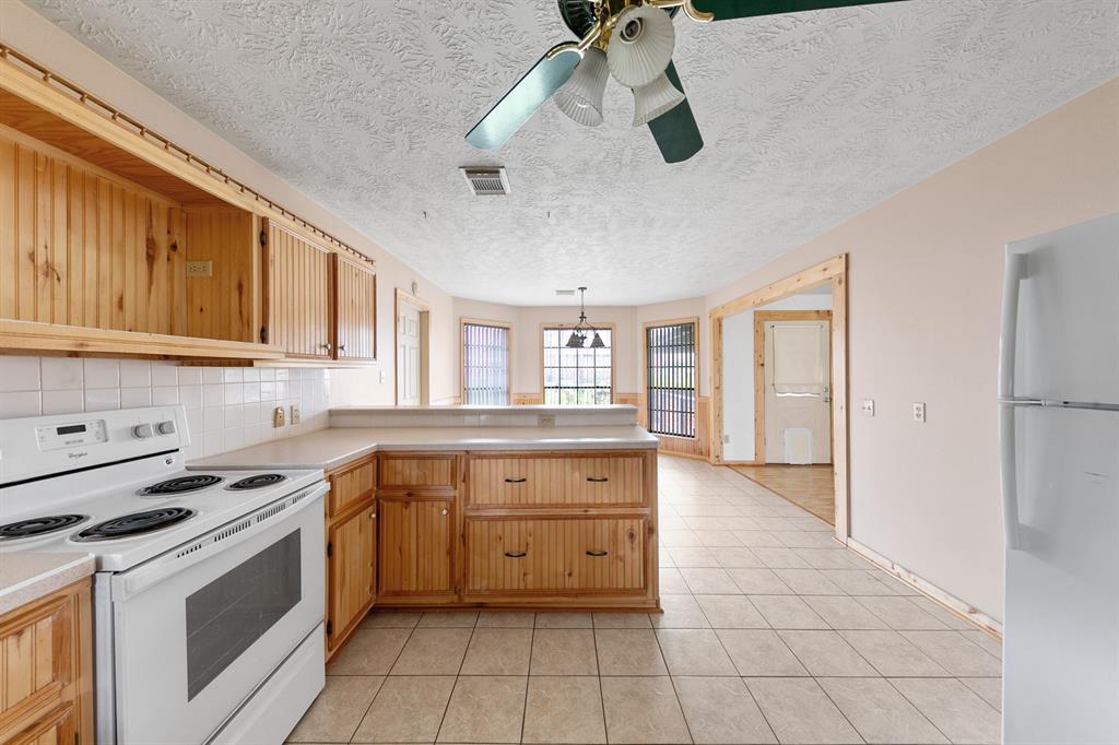 223 Sparkling Water Drive, Huffman, Texas image 12