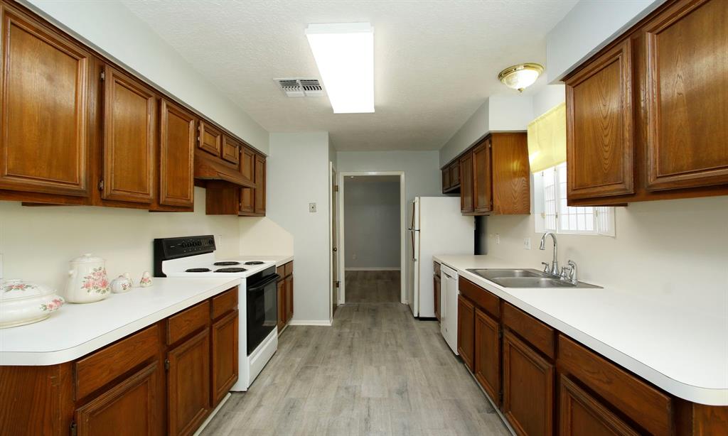 22635 River Birch Drive, Tomball, Texas image 12