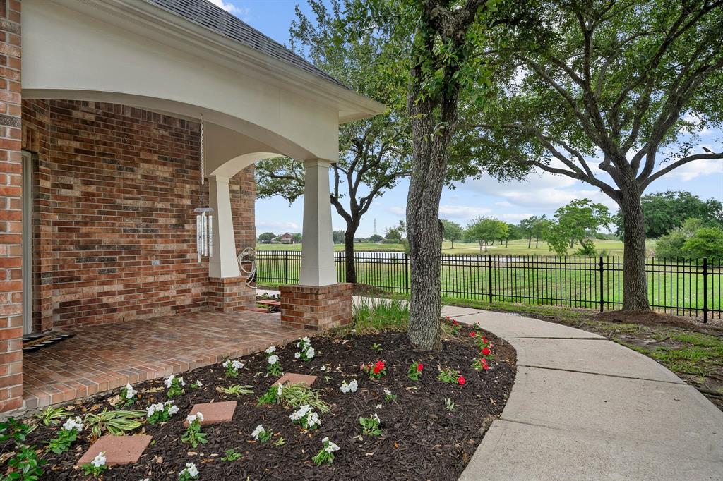 2602 Arbor Hill Lane, Pearland, Texas image 3