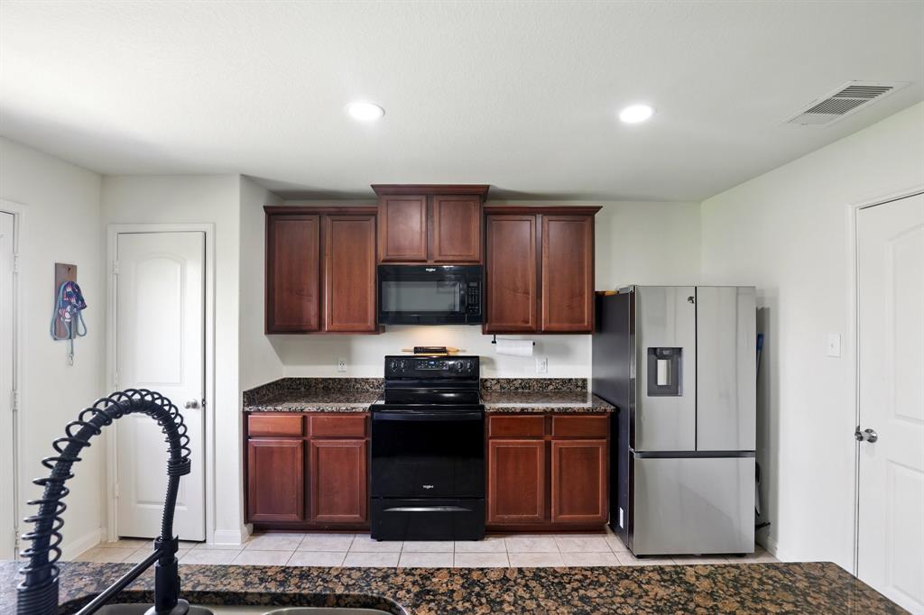 5803 Snapping Turtle Road, Baytown, Texas image 8