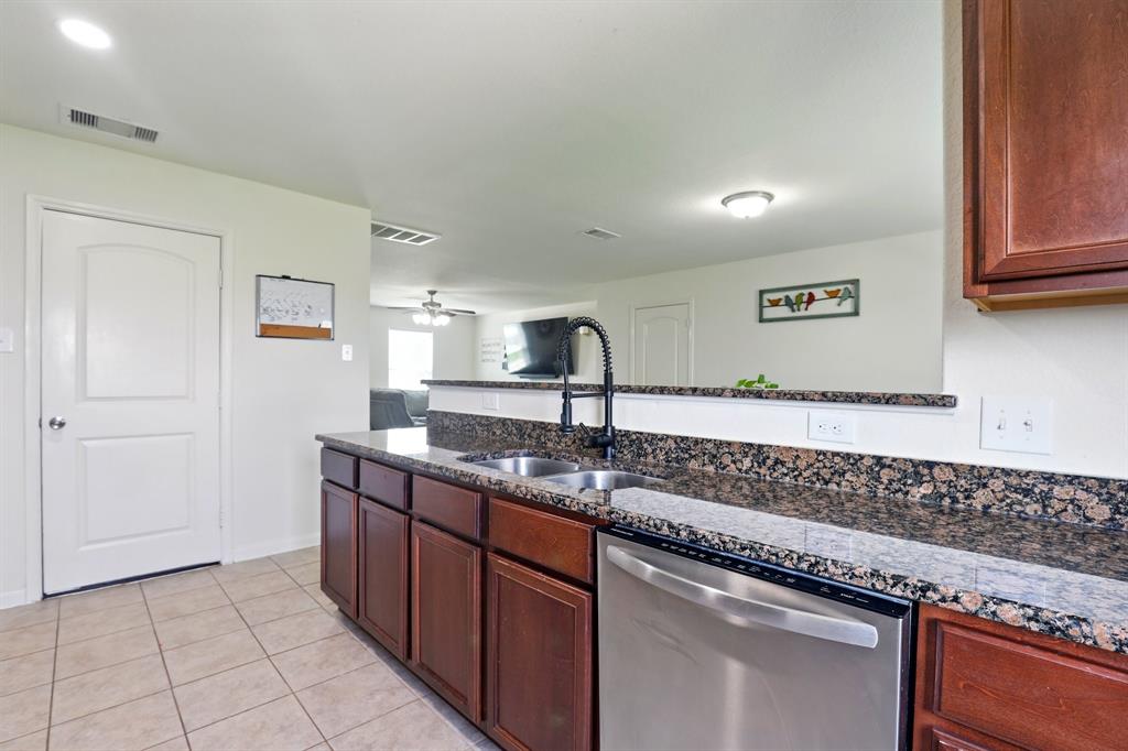 5803 Snapping Turtle Road, Baytown, Texas image 7