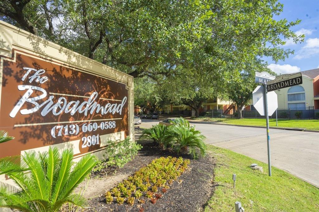 2801 N Broadmead 1006