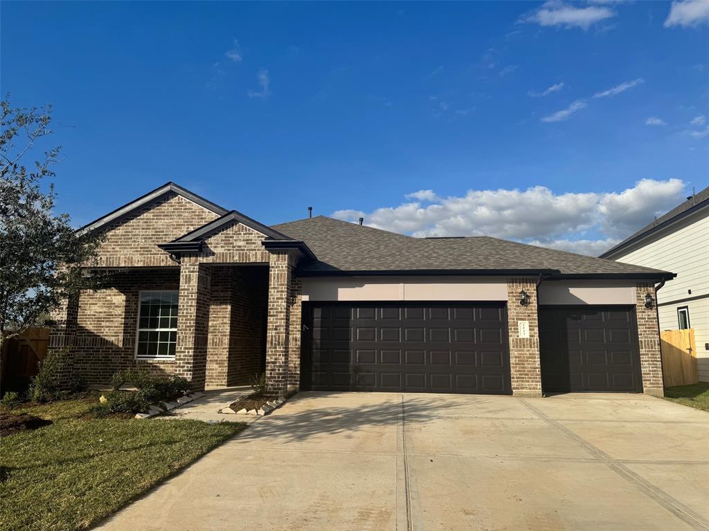 3033 Waxwing Drive, Brookshire, Texas image 2