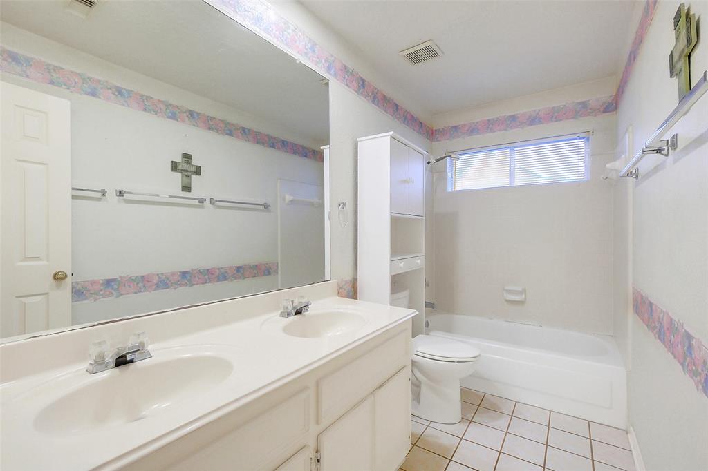 1406 Briarbend Drive, Sugar Land, Texas image 20