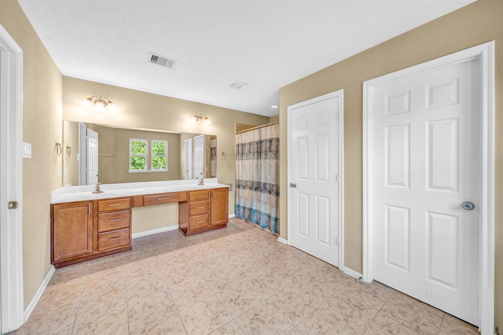 20703 Fawn Timber Trail, Humble, Texas image 32
