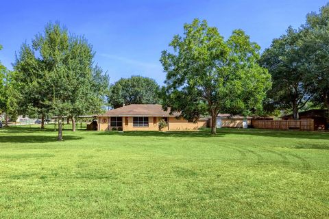 A home in Sealy