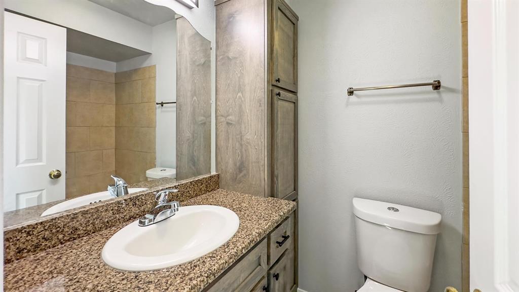 105 Normal Park Drive #B, Huntsville, Texas image 19