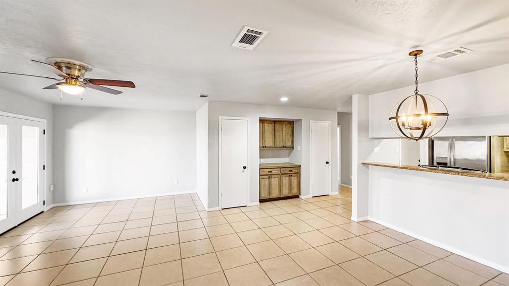 105 Normal Park Drive #B, Huntsville, Texas image 6