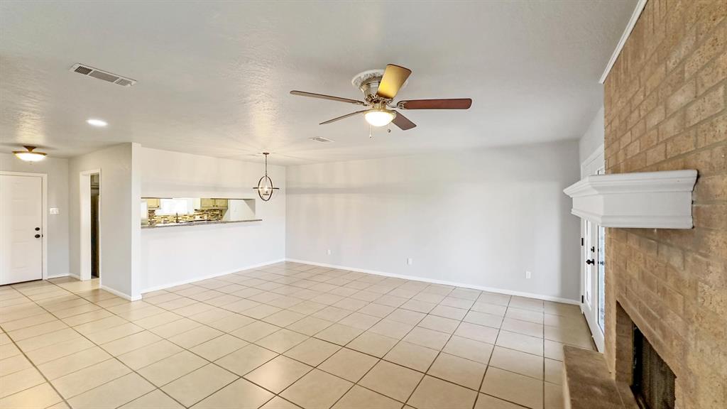105 Normal Park Drive #B, Huntsville, Texas image 4