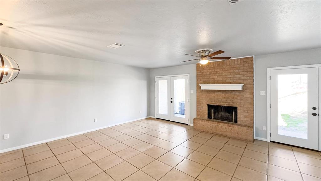 105 Normal Park Drive #B, Huntsville, Texas image 5